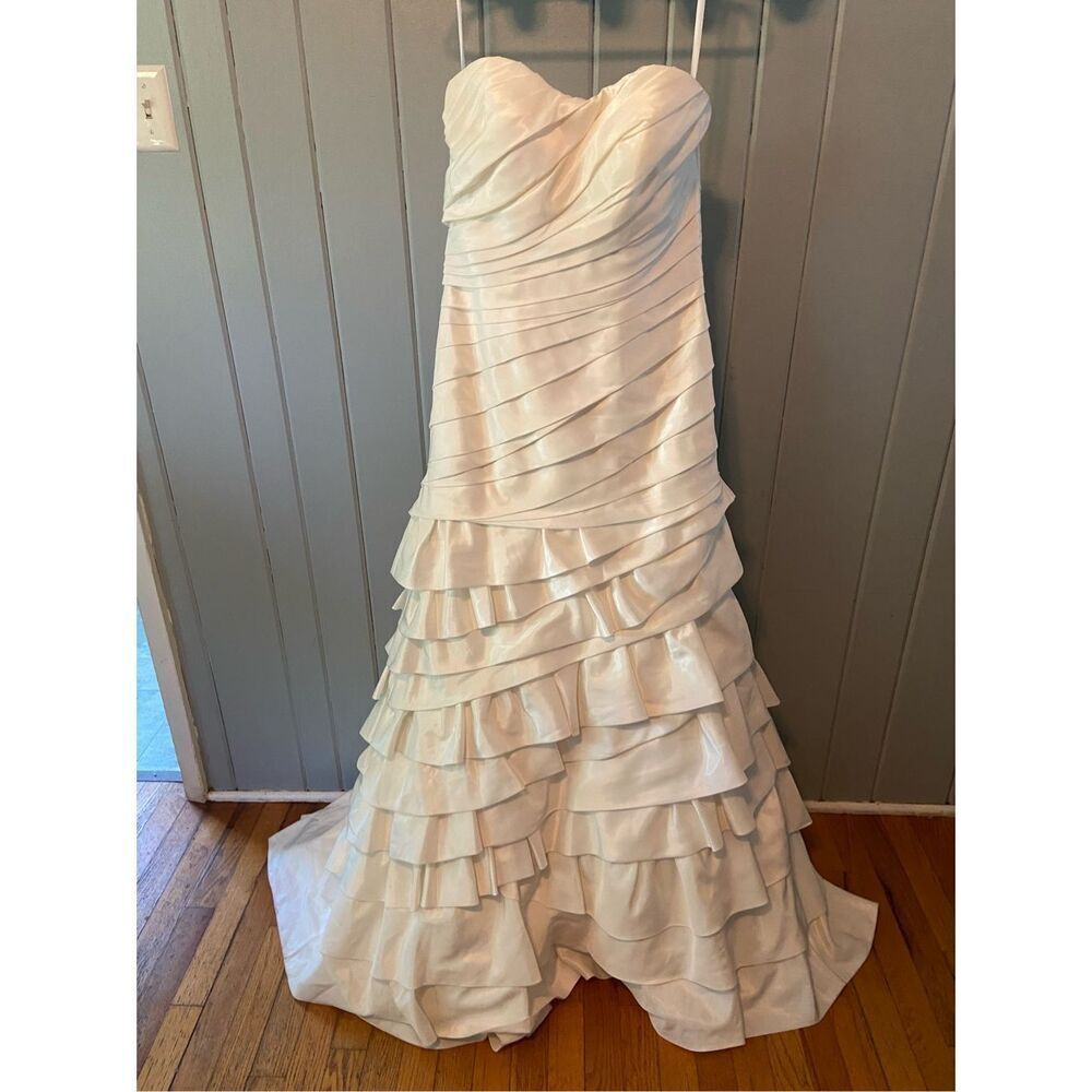 Allure Bridals Women's Ivory Layered Taffeta Ruffles Wedding Gown Dress Size 12